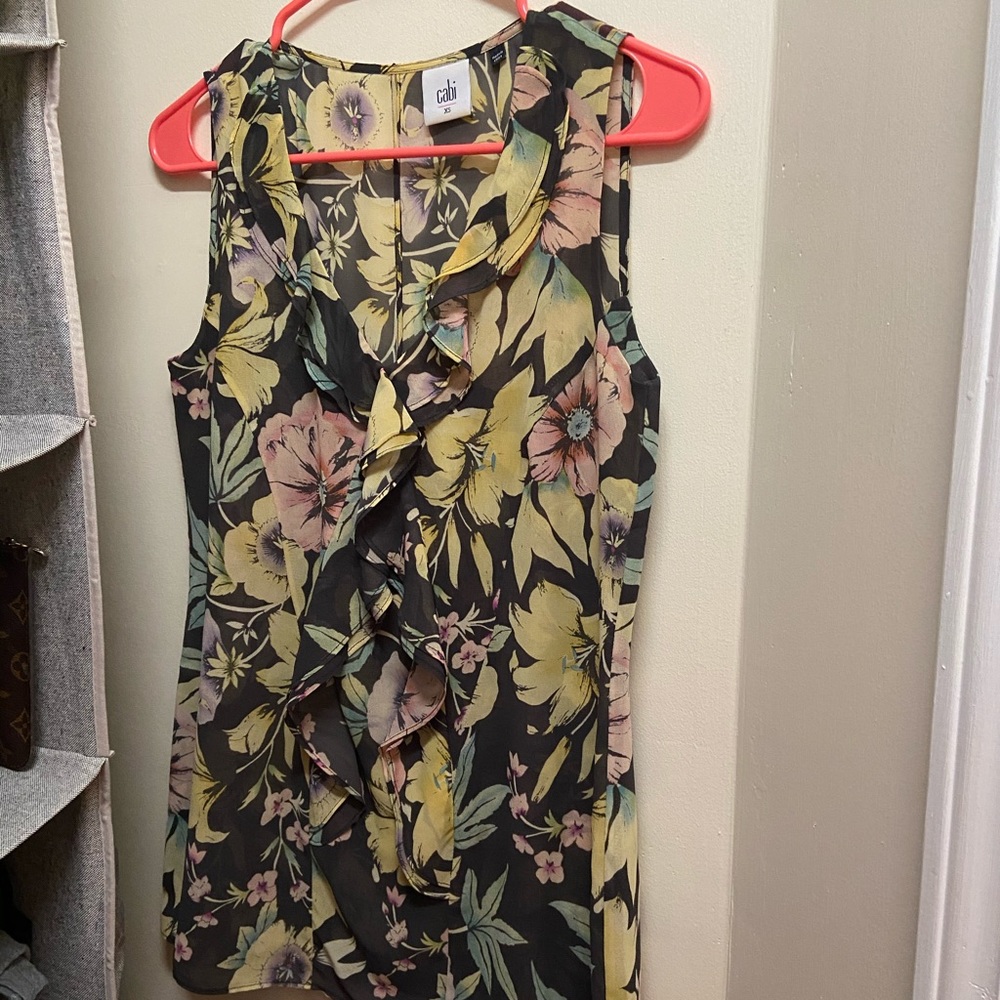 Cabi floral sleeveless ruffle top XS EUC